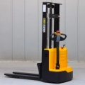 Wózek elektryczny podnośnikowy magazynowy VIBER-SYSTEM WE1540R 1500 kg  4 m-3.webp