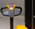 Wózek elektryczny podnośnikowy magazynowy VIBER-SYSTEM WE1540R 1500 kg  4 m-7.webp